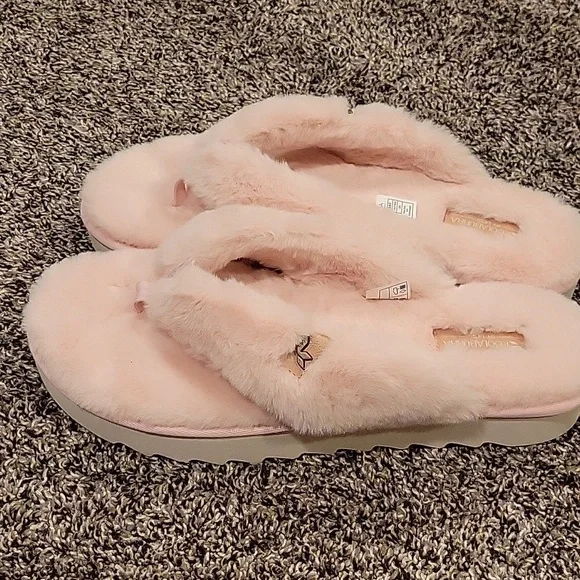 NWT Pink Koolaburra fuzzy sandels/slippers - Picture 3 of 4